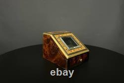 Coffret porte-montre en bois marqueté et laiton, vitre biseautée, XIXe siècle