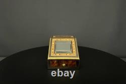 Coffret porte-montre en bois marqueté et laiton, vitre biseautée, XIXe siècle