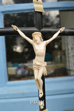 Crucifix Style Napoléon III Vanité Epoque XIXe Siècle Hauteur 35,5cm