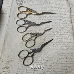 Ecrin Pour Ciseaux de Couture 4 Paires Oiseau en Cuir XIXè Napoléon III Ecrin Pour Ciseaux de Couture 4 Paires Oiseau en Cuir XIXè Napoléon III