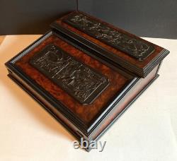 Ecritoire Napoléon III en bois (loupe, acajou) et gutta percha / XIX siècle