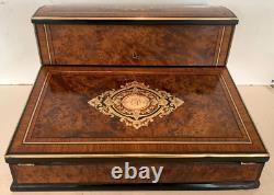 Ecritoire Napoléon III en marquetrerie et loupe de thuya XIX siècle