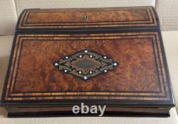Ecritoire de Voyage en Marqueterie avec ses 2 Encriers. XIXe Siècle