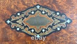 Ecritoire de Voyage en Marqueterie avec ses 2 Encriers. XIXe Siècle