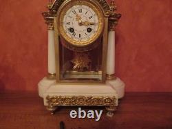 Elégante pendule XIX ème Napoléon III cage en verre marbre blanc et bronze doré