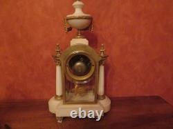 Elégante pendule XIX ème Napoléon III cage en verre marbre blanc et bronze doré