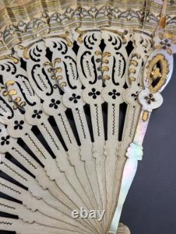 Eventail ancien Napoléon III XIXe Décor scènes galantes Monture Nacre