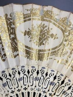 Eventail ancien Napoléon III XIXe Décor scènes galantes Monture Nacre