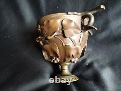 F. Barbedienne / Coupe en bronze patiné à décor en relief de lierre / XIXe