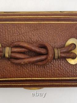 Franc-maçonnerie Boîte cuir et laiton noud en lacs d'amour fin XIX / XXème