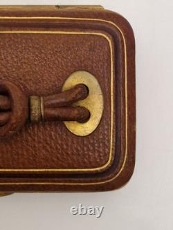 Franc-maçonnerie Boîte cuir et laiton noud en lacs d'amour fin XIX / XXème