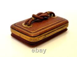 Franc-maçonnerie Boîte cuir et laiton noud en lacs d'amour fin XIX / XXème