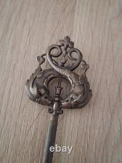 Grand Pique à Viande Service XIXe Métal Argenté Dragons Chimères Néorenaissanc Grand Pique à Viande Service XIXe Métal Argenté Dragons Chimères Néorenaissanc