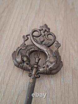Grand Pique à Viande Service XIXe Métal Argenté Dragons Chimères Néorenaissanc