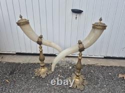 Grande paire de cornes décoratives XIXe en monture bronze doré 62 cm