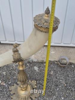 Grande paire de cornes décoratives XIXe en monture bronze doré 62 cm