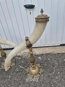 Grande paire de cornes décoratives XIXe en monture bronze doré 62 cm