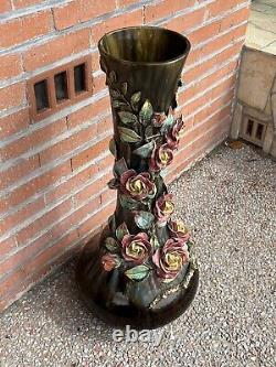 Important Vase à décor de roses en barbotine d'époque Napoleon III, XIXe