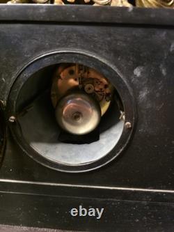 Imposante pendule de cheminée Napoléon III en marbre noir et régule doré XIXe