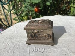 Joli Petit coffret à bijoux boîte métal argenté décor animaux Napoléon III XIXè