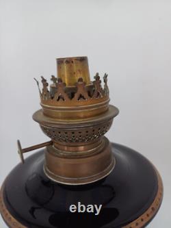 Jolie LAMPE A PETROLE napoléon III Opaline Soufflée Noire & Émaillée XIXè