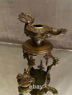 Lampe à huile bronze XIXe piétement griffe décor croix de Malte brebis, couronne