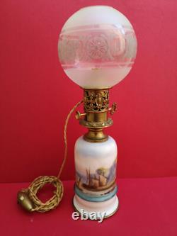 Lampe a huile milieu XIXe Napoleon III porcelaine de Paris décor peint