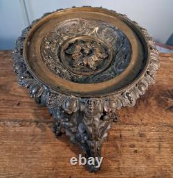 MAGNIFIQUE CASSOLETTE OU CENTRE DE TABLE EN BRONZE A DECOR VEGETAL XIX ème S
