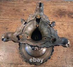 MAGNIFIQUE CASSOLETTE OU CENTRE DE TABLE EN BRONZE A DECOR VEGETAL XIX ème S