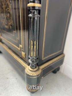 Meuble Napoléon III a une porte en bois noir et marquetrie de laiton XIX siècle