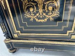 Meuble Napoléon III a une porte en bois noir et marquetrie de laiton XIX siècle