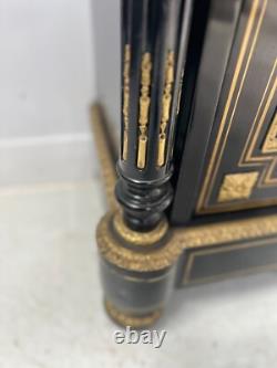 Meuble Napoléon III a une porte en bois noir et marquetrie de laiton XIX siècle