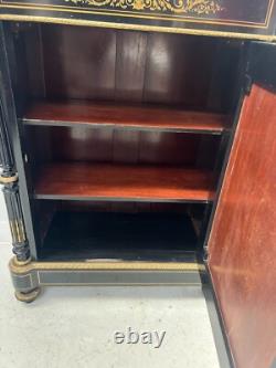 Meuble Napoléon III a une porte en bois noir et marquetrie de laiton XIX siècle
