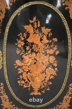 Meuble d'appui époque Napoléon III en marqueterie de bois clair. XIX siècle