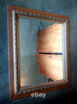 Miroir Napoléon III en bois et stucs dorés Fin du XIXe siècle 59 x 49 cm