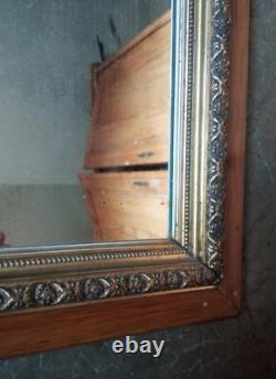 Miroir Napoléon III en bois et stucs dorés Fin du XIXe siècle 59 x 49 cm Miroir Napoléon III en bois et stucs dorés Fin du XIXe siècle 59 x 49 cm