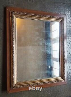 Miroir Napoléon III en bois et stucs dorés à la feuille Fin du XIXe siècle