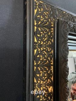 Miroir XIXe Napoléon III en bois noirci sur fond or