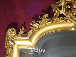 Miroir doré à la feuille d'or fronton style Louis XV époque Napoléon III XIXe