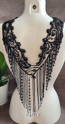 Napoleon 3 XIX collier plastron perles de jais corsage capelet cape victorien