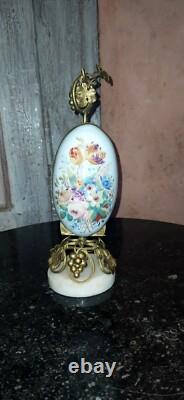 Oeuf porcelaine et laiton Napoléon III cave à parfum XIX ème présentoir h24cm