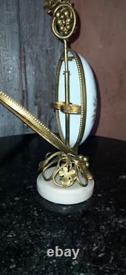 Oeuf porcelaine et laiton Napoléon III cave à parfum XIX ème présentoir h24cm