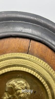 Ornement BRONZE XIX ème Médaillon de NAPOLÉON suspendu à une LYRE