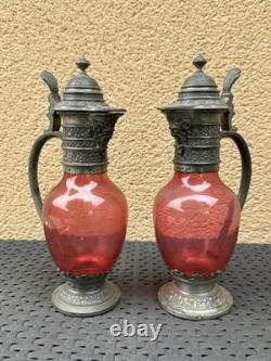 PAIRE D'AIGUIERE ÉTAIN ET VERRE ROUGE ÉPOQUE NAPOLÉON III XIXe