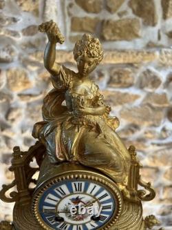 PENDULE DORÉE XIX ème PORCELAINE SÈVRES Signée THAIS DUPREZ Socle Napoléon III