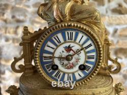 PENDULE DORÉE XIX ème PORCELAINE SÈVRES Signée THAIS DUPREZ Socle Napoléon III