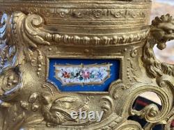 PENDULE DORÉE XIX ème PORCELAINE SÈVRES Signée THAIS DUPREZ Socle Napoléon III