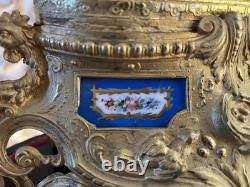 PENDULE DORÉE XIX ème PORCELAINE SÈVRES Signée THAIS DUPREZ Socle Napoléon III