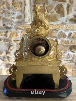 PENDULE DORÉE XIX ème PORCELAINE SÈVRES Signée THAIS DUPREZ Socle Napoléon III