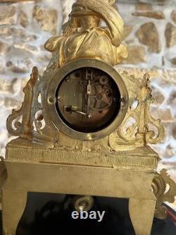 PENDULE DORÉE XIX ème PORCELAINE SÈVRES Signée THAIS DUPREZ Socle Napoléon III